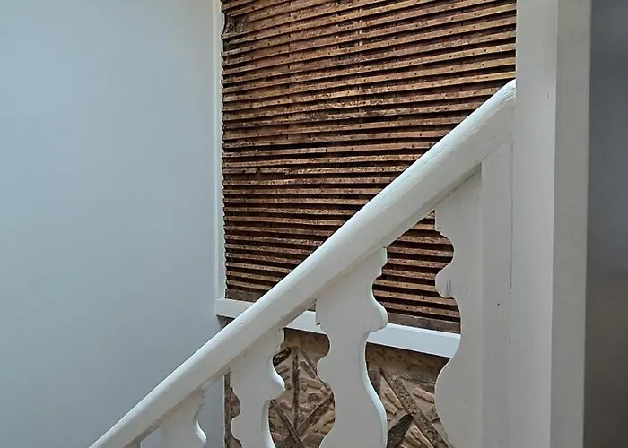 ゲストハウス Domi & ギマランイス