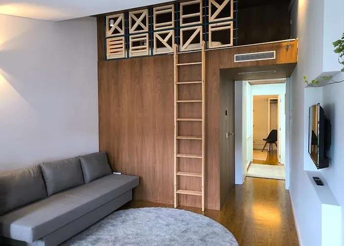 Domi & ゲストハウス ギマランイス