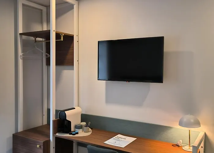 Domi & ゲストハウス ギマランイス