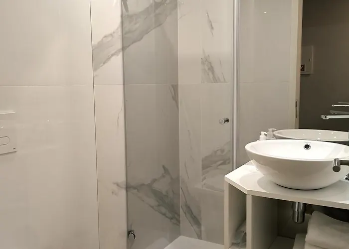 ゲストハウス Domi & ギマランイス